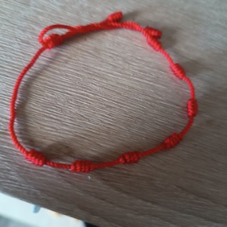 Bracelet corde rouge à 7 noeuds