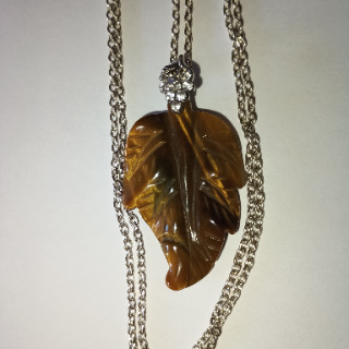 Collier pendentif feuille oeil de tigre