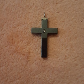 Pendentif hématite croix