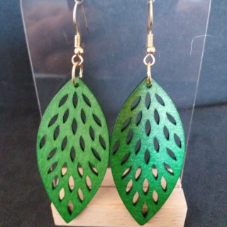 Boucles d’oreilles feuille verte en bois