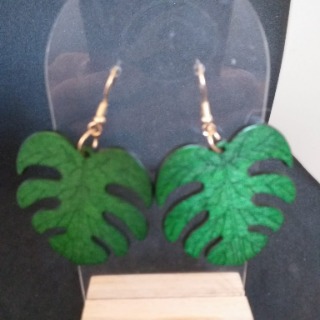 Boucles d’oreilles feuille verte en bois