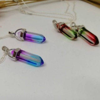 Collier violet bleu