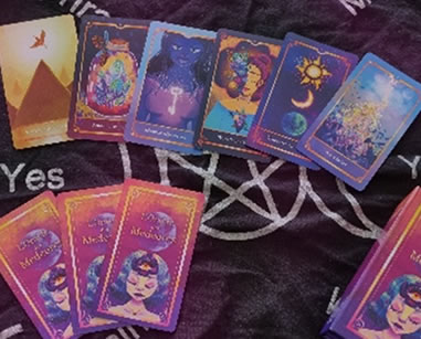 en pause jusqu'au 28.01 on X: ✨ L'Oracle des Medeores ✨ 🦦 64 cartes   / X