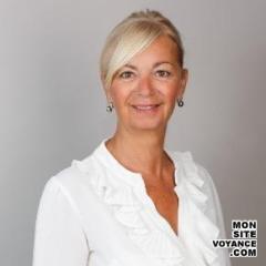 Voyance Voyantes & Médiums utilisant Oracle Améthyste Love avec anne-valerie voyante