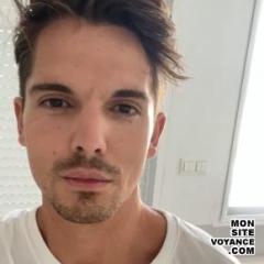 Voyance Voyantes & Médiums utilisant Pierres avec antoine voyant