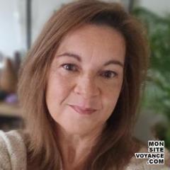 Voyance Voyantes & Médiums utilisant Oracle Améthyste Love avec danielle-celeste voyante