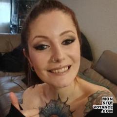 Voyant(e)s  noskahdamus voyante